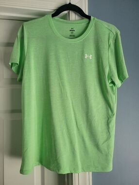 BNWOT Under Armour Short Sleeved Shirt